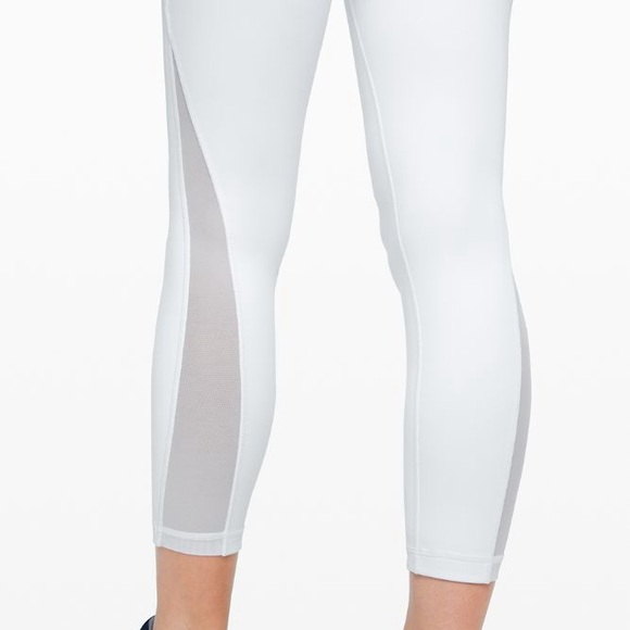 Lululemon White Leggings Train Times 7/8 Pant Size 6 with small hole - Picture 2 of 16